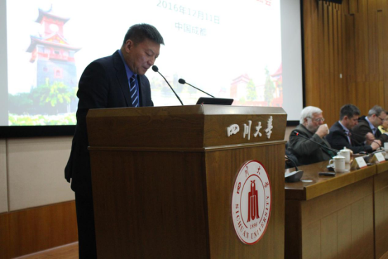新闻稿-哈佛教授与川大学生见面会(张宸)(李改)5075.png